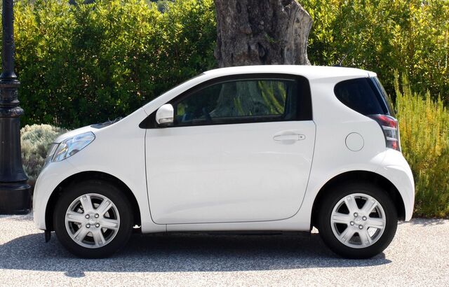 File:Toyota-iQ-European-9.jpg