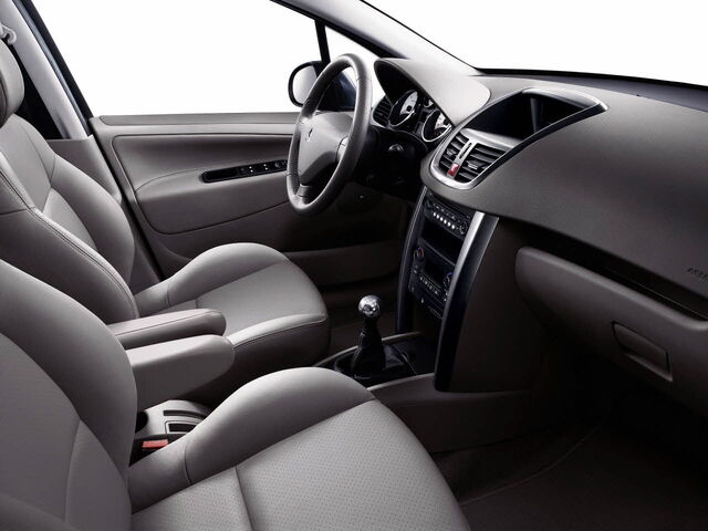 File:2010-Peugeot-207-5d-33.jpg
