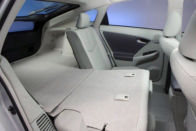 File:69 2010 toyota prius.jpg