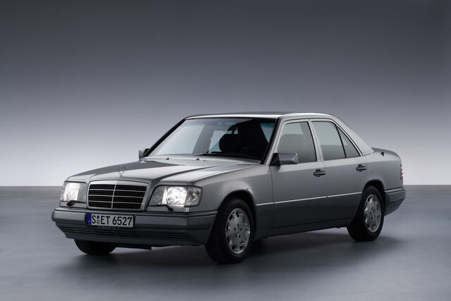 File:Mercedesbenz2bw1242b2b1qb4.jpg