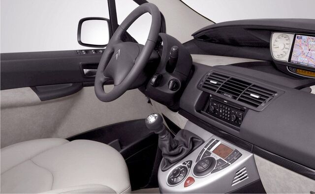 File:2008-citroen-c8-interior.jpg