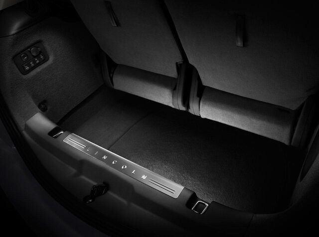 File:2010-lincoln-mkt0481280.jpg