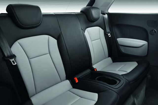 File:2011-Audi-A1-1100012.jpg