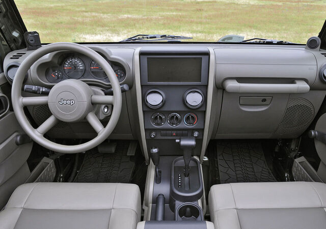 File:Jeep J8 4.jpg