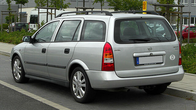 File:Opel Astra Caravan 1.6 16V Selection (G) – Heckansicht, 28. Mai 2011, Düsseldorf.jpg