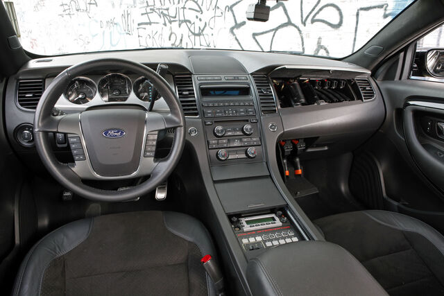 File:Ford-Taurus-Police-Interceptor-12.jpg