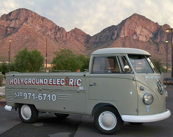 File:Electrician-Tucson.jpg