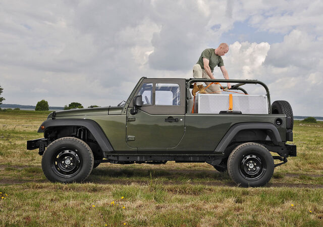 File:Jeep J8 2.jpg