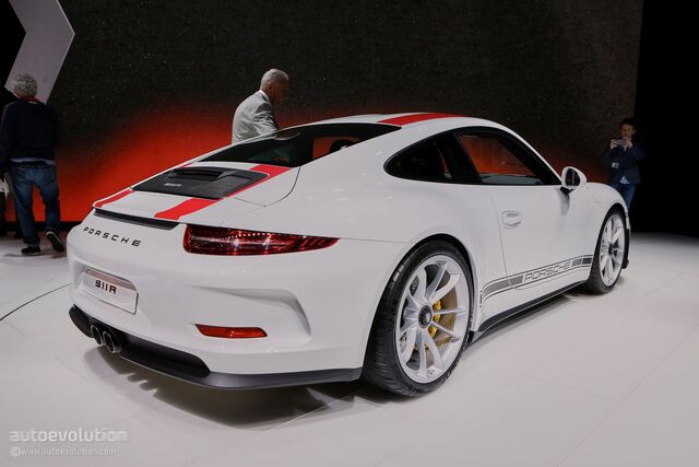 File:Porsche-911-r-bests-gt3-rs-in-power-to-weight-has-optional-single-mass-flywheel 8.jpg