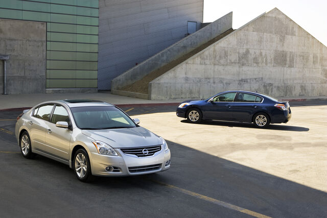 File:01-2010-altima-sedan.jpg