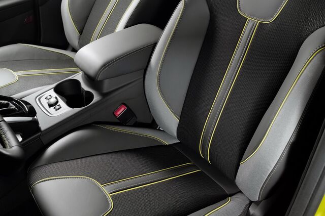 File:2011-Ford-Focus-5.jpg