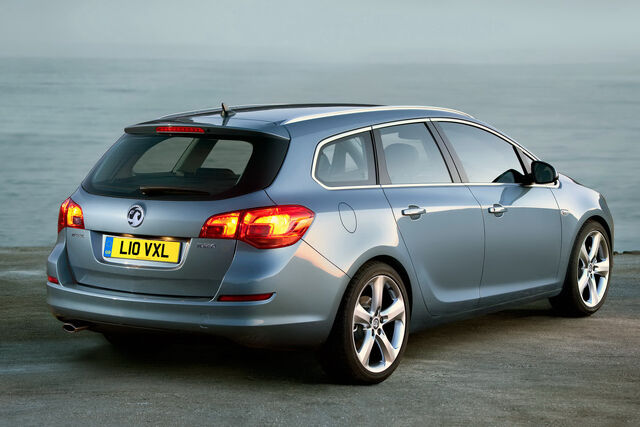File:Opel-Vauxhall-Astra-Sports-Tourer-11.jpg