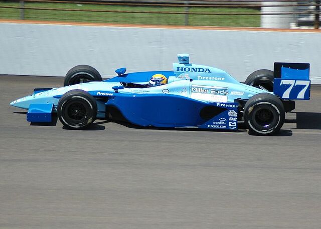 File:RobertoMorenoPracticing2007Indy500.jpg