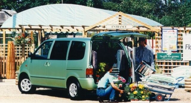 File:NISSANSerena-medium-997 2.jpg