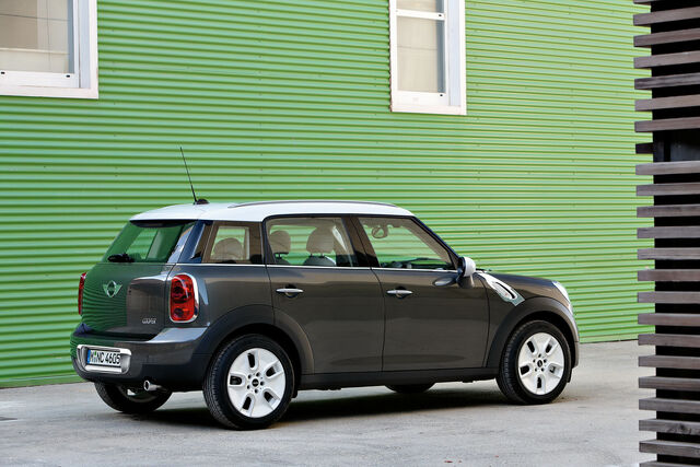 File:2011-MINI-Countryman-55.jpg