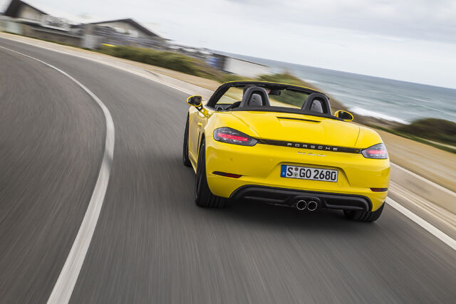 File:2017-Porsche-718-Boxster-rear-end-in-motion-1.jpg