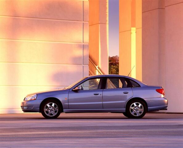 File:2002-Saturn-L-Series-Sedan-Image-04-800.jpg