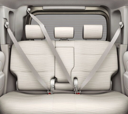 File:2010-Nissan-Cube-33.jpg
