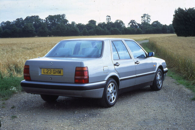 File:Carscoop-Lancia-Thema-10.jpg