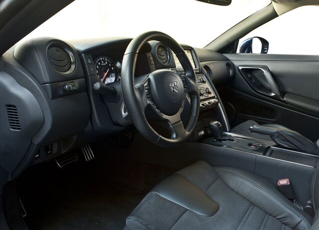 File:Nissan-gt-r 2011 44.jpg