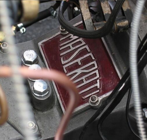 File:1934 maserati 6c 3026 logo on gearb2.jpg