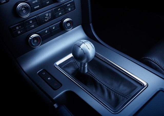 File:Ford-2010-Mustang-ShifterHero.jpg