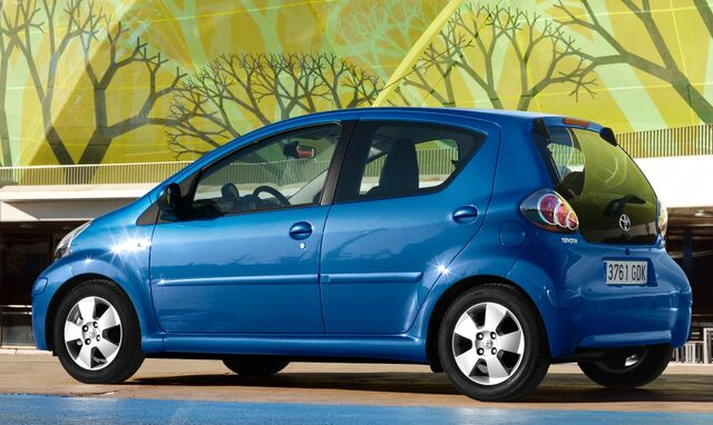 File:2009-toyota-aygo-facelift.jpg
