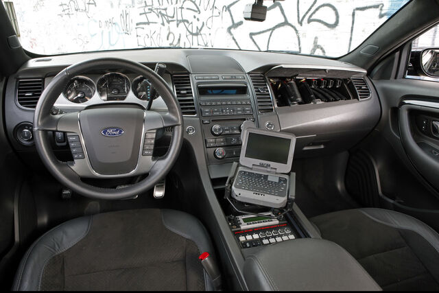 File:Ford-Taurus-Police-Interceptor-5.jpg
