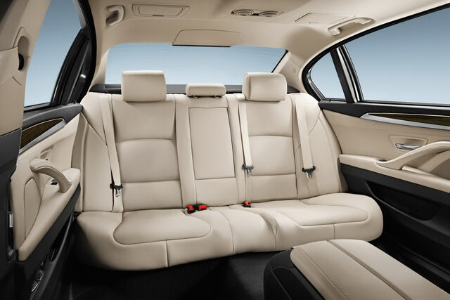 File:2011-BMW-5-Series-LWB-China-18.jpg