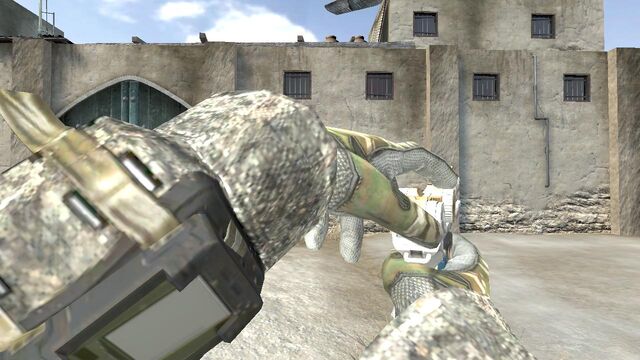 File:Lugar P-08 Dragoon reload.jpg