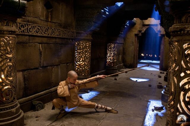 Bestand:Aang in een tempel.jpg