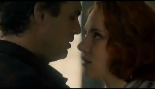 Datei:Avengers-teaser-hulk-black-widow-125660.jpg