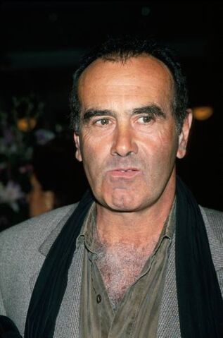File:Dan Hedaya.jpg