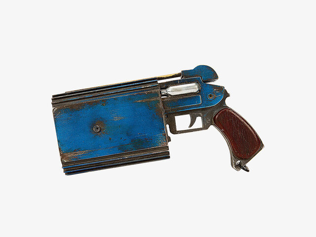 File:Trandoshan doubler on a target pistol.jpg