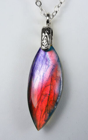 File:Serano pendant il fullxfull 386212570 ilhl ps sml.jpg