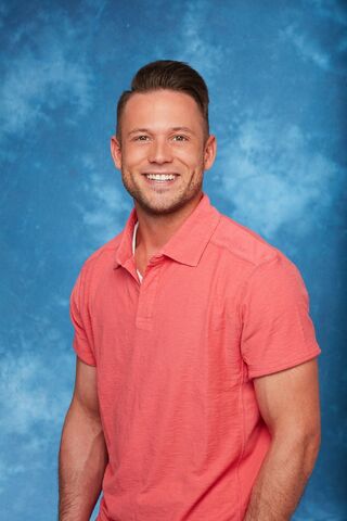 File:Lee (Bachelorette 13).jpg