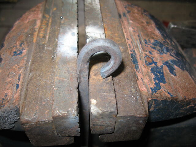 File:Making steel hooks for arms - 07.jpg