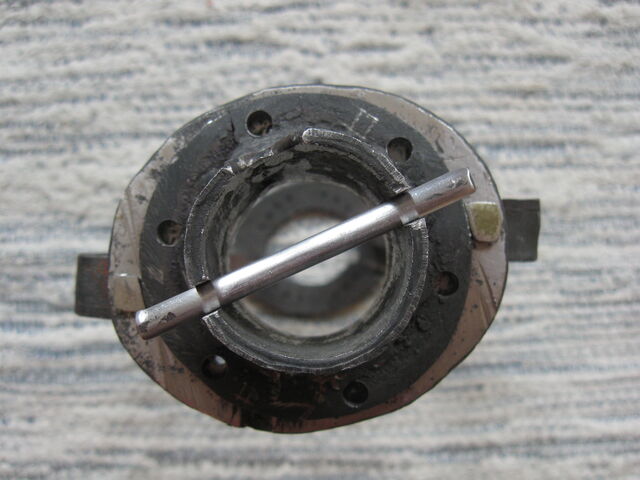 File:Washer and field-frame ring fit - 02.jpg
