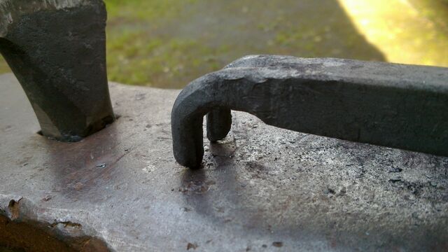 File:Forging the claw - method 3 - 11.jpg