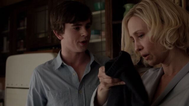 File:BatesMotel206-0037.jpeg