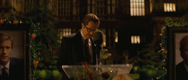 Archivo:Gary-oldman-as-jim-gordon-in-the-dark-knight.jpg