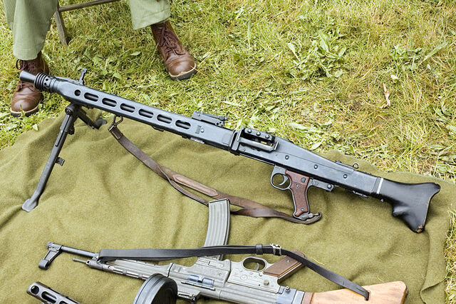 File:800px-MG42-1.jpg