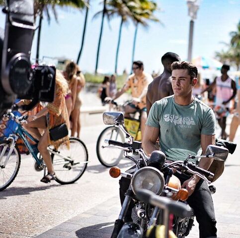 File:Zac Efron on Set.jpg