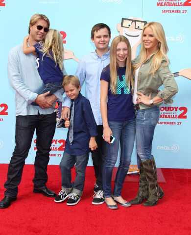 File:Gena-Family.jpg