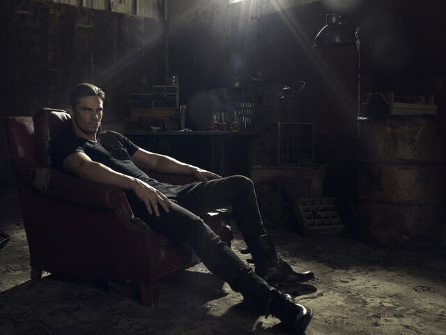 File:Vincent-season1-promo-pic2.jpg