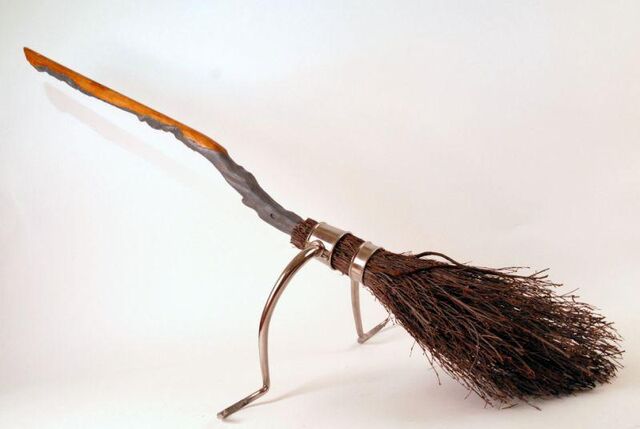 File:Collettebroom.jpg