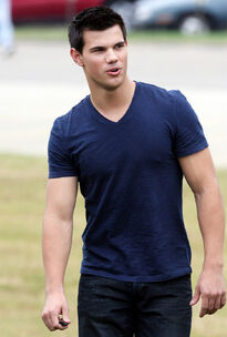 Taylor-lautner-abduction-pittsburgh-01