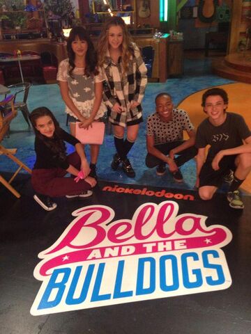 File:Bellakidsonset.jpg