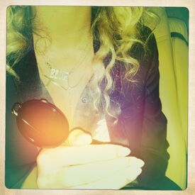 Beyonce blue necklace