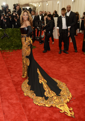 File:Beyonce MET Gala 10.png
